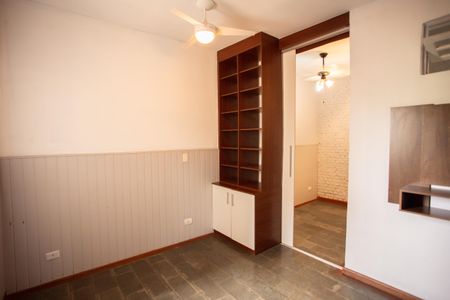 Casa à venda com 300m², 4 quartos e 2 vagas Casa à venda com 300m², 4 quartos e 2 vagasSuíte - Casa 1