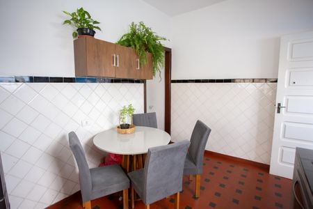 Casa à venda com 300m², 4 quartos e 2 vagas Casa à venda com 300m², 4 quartos e 2 vagasCasa 4 Cozinha