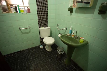 Casa à venda com 300m², 4 quartos e 2 vagas Casa à venda com 300m², 4 quartos e 2 vagasCasa 3 Banheiro