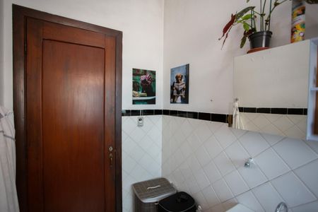 Casa à venda com 300m², 4 quartos e 2 vagas Casa à venda com 300m², 4 quartos e 2 vagasCasa 4 Banheiro