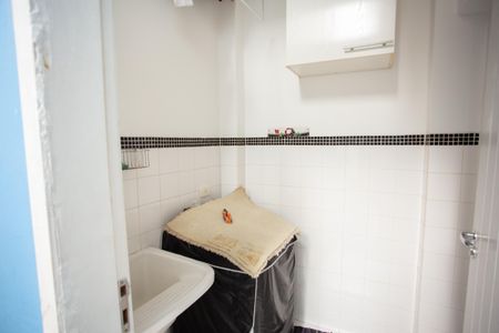 Casa à venda com 300m², 4 quartos e 2 vagas Casa à venda com 300m², 4 quartos e 2 vagasÁrea de Serviço - Casa 1