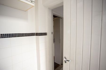 Casa à venda com 300m², 4 quartos e 2 vagas Casa à venda com 300m², 4 quartos e 2 vagasÁrea de Serviço - Casa 1