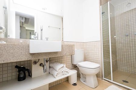 Apartamento à venda com 123m², 2 quartos e 3 vagas Apartamento à venda com 123m², 2 quartos e 3 vagasBanheiro da Suíte