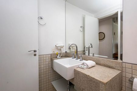 Apartamento à venda com 123m², 2 quartos e 3 vagas Apartamento à venda com 123m², 2 quartos e 3 vagasBanheiro da Suíte