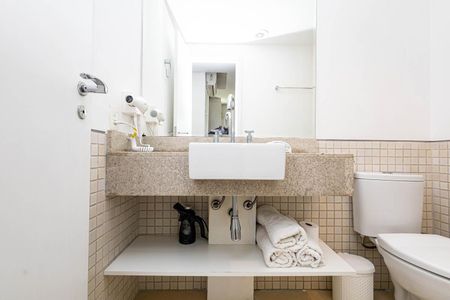 Apartamento à venda com 123m², 2 quartos e 3 vagas Apartamento à venda com 123m², 2 quartos e 3 vagasBanheiro da Suíte