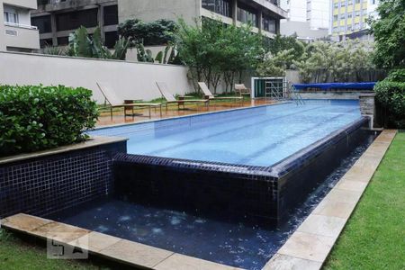 Apartamento à venda com 123m², 2 quartos e 3 vagas Apartamento à venda com 123m², 2 quartos e 3 vagasÁrea comum - Piscina