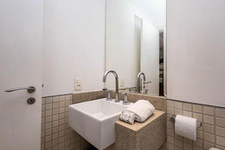 Apartamento à venda com 123m², 2 quartos e 3 vagas Apartamento à venda com 123m², 2 quartos e 3 vagasBanheiro Social