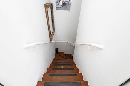 Apartamento à venda com 123m², 2 quartos e 3 vagas Apartamento à venda com 123m², 2 quartos e 3 vagasEscada