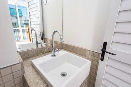 Apartamento à venda com 123m², 2 quartos e 3 vagas Apartamento à venda com 123m², 2 quartos e 3 vagasLavabo