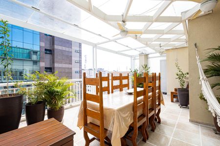 Apartamento à venda com 123m², 2 quartos e 3 vagas Apartamento à venda com 123m², 2 quartos e 3 vagasTerraço