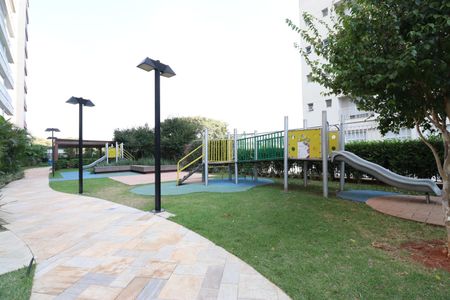 Apartamento à venda com 79m², 2 quartos e 2 vagasÁrea comum - Playground