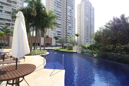 Apartamento à venda com 79m², 2 quartos e 2 vagasÁrea comum - Piscina
