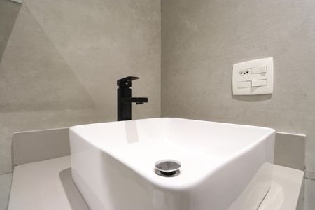 Apartamento à venda com 79m², 2 quartos e 2 vagasDetalhe Banheiro da Suíte 1