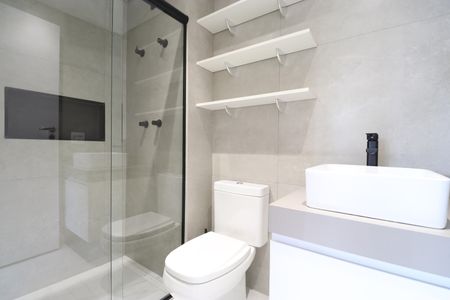 Apartamento à venda com 79m², 2 quartos e 2 vagasBanheiro da Suíte 1