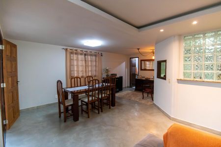 Casa à venda com 750m², 5 quartos e 4 vagas Casa à venda com 750m², 5 quartos e 4 vagasSala  (Casa 2)