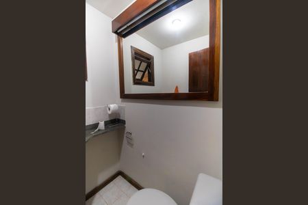Casa à venda com 750m², 5 quartos e 4 vagas Casa à venda com 750m², 5 quartos e 4 vagasLavabo  (Casa 2)