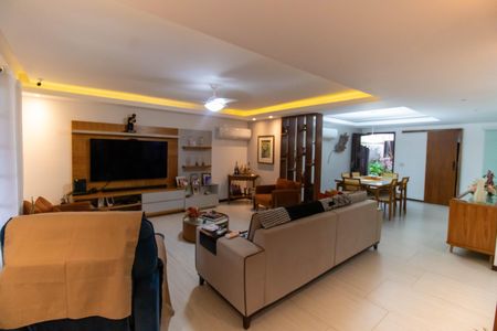 Casa à venda com 750m², 5 quartos e 4 vagas Casa à venda com 750m², 5 quartos e 4 vagasSala  (Casa 1)