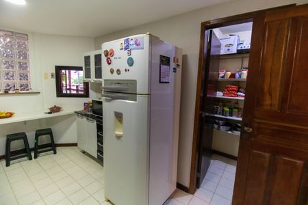 Casa à venda com 750m², 5 quartos e 4 vagas Casa à venda com 750m², 5 quartos e 4 vagasCozinha  (Casa 2)