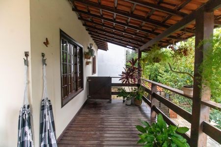 Casa à venda com 750m², 5 quartos e 4 vagas Casa à venda com 750m², 5 quartos e 4 vagasVaranda da Sala  (Casa 2)