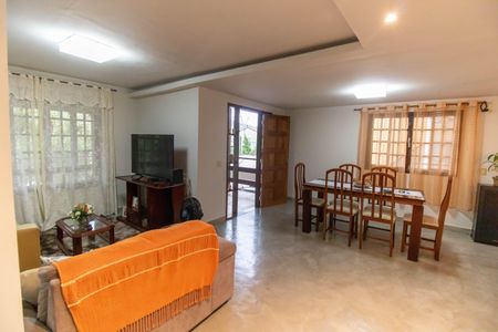Casa à venda com 750m², 5 quartos e 4 vagas Casa à venda com 750m², 5 quartos e 4 vagasSala  (Casa 2)