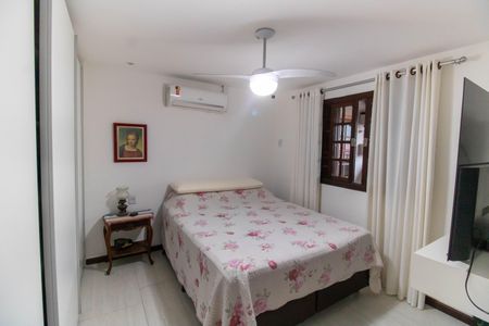 Casa à venda com 750m², 5 quartos e 4 vagas Casa à venda com 750m², 5 quartos e 4 vagasQuarto  (Casa 1)