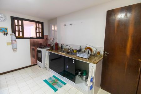 Casa à venda com 750m², 5 quartos e 4 vagas Casa à venda com 750m², 5 quartos e 4 vagasCozinha  (Casa 2)