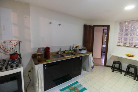 Casa à venda com 750m², 5 quartos e 4 vagas Casa à venda com 750m², 5 quartos e 4 vagasCozinha  (Casa 2)