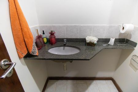Casa à venda com 750m², 5 quartos e 4 vagas Casa à venda com 750m², 5 quartos e 4 vagasLavabo  (Casa 2)