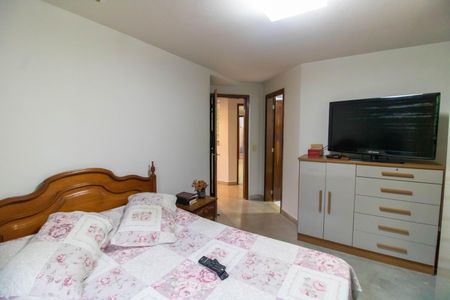 Casa à venda com 750m², 5 quartos e 4 vagas Casa à venda com 750m², 5 quartos e 4 vagasSuíte 2  (Casa 2)