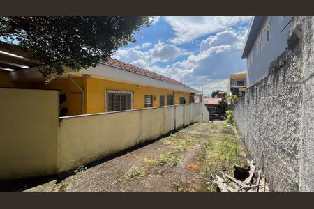 Casa à venda com 160m², 1 quarto e 3 vagas Casa à venda com 160m², 1 quarto e 3 vagasQuintal / Garagem