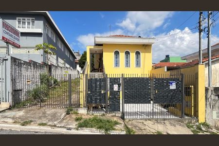 Casa à venda com 160m², 1 quarto e 3 vagas Casa à venda com 160m², 1 quarto e 3 vagasFachada