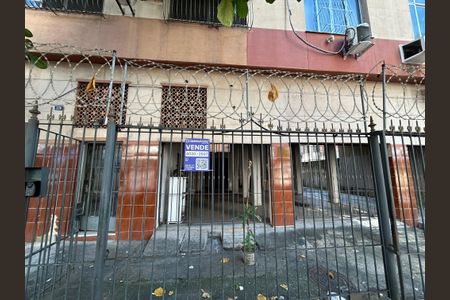 Apartamento à venda com 100m², 3 quartos e 1 vagaFachada + plaquinha