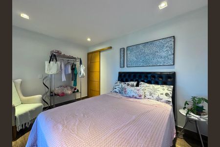 Casa de condomínio à venda com 554m², 5 quartos e 3 vagas Casa de condomínio à venda com 554m², 5 quartos e 3 vagasQuarto 2