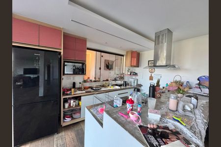 Casa de condomínio à venda com 554m², 5 quartos e 3 vagas Casa de condomínio à venda com 554m², 5 quartos e 3 vagasCozinha
