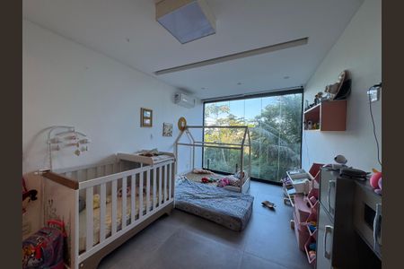 Casa de condomínio à venda com 554m², 5 quartos e 3 vagas Casa de condomínio à venda com 554m², 5 quartos e 3 vagasQuarto 1
