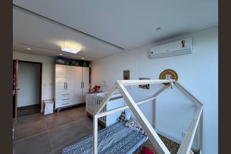 Casa de condomínio à venda com 554m², 5 quartos e 3 vagas Casa de condomínio à venda com 554m², 5 quartos e 3 vagasQuarto 1