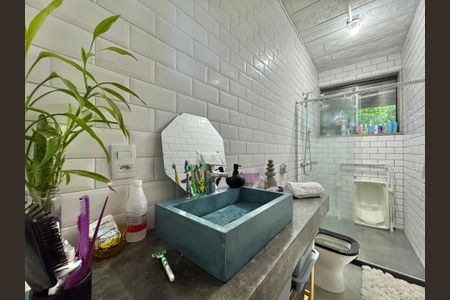 Casa de condomínio à venda com 554m², 5 quartos e 3 vagas Casa de condomínio à venda com 554m², 5 quartos e 3 vagasBanheiro Social