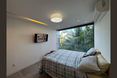 Casa de condomínio à venda com 554m², 5 quartos e 3 vagas Casa de condomínio à venda com 554m², 5 quartos e 3 vagasSuíte