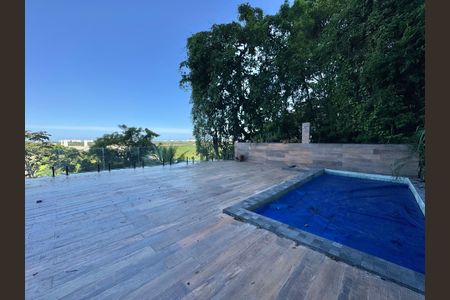 Casa de condomínio à venda com 554m², 5 quartos e 3 vagas Casa de condomínio à venda com 554m², 5 quartos e 3 vagasTerraço