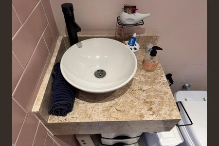 Casa de condomínio à venda com 554m², 5 quartos e 3 vagas Casa de condomínio à venda com 554m², 5 quartos e 3 vagasBanheiro da Suíte