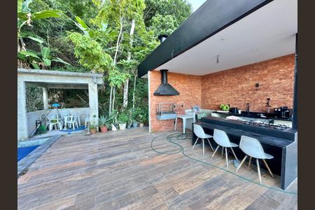 Casa de condomínio à venda com 554m², 5 quartos e 3 vagas Casa de condomínio à venda com 554m², 5 quartos e 3 vagasTerraço