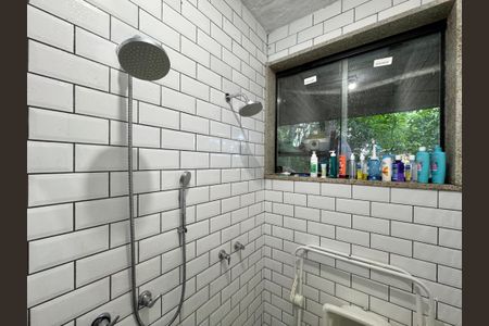 Casa de condomínio à venda com 554m², 5 quartos e 3 vagas Casa de condomínio à venda com 554m², 5 quartos e 3 vagasBanheiro Social