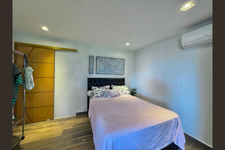 Casa de condomínio à venda com 554m², 5 quartos e 3 vagas Casa de condomínio à venda com 554m², 5 quartos e 3 vagasQuarto 2