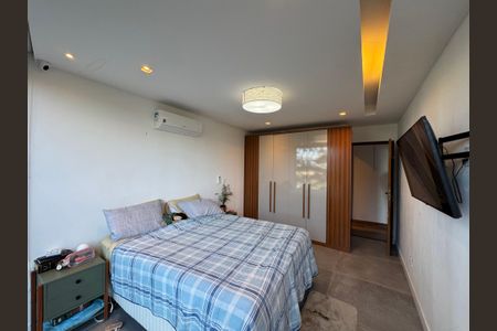 Casa de condomínio à venda com 554m², 5 quartos e 3 vagas Casa de condomínio à venda com 554m², 5 quartos e 3 vagasSuíte