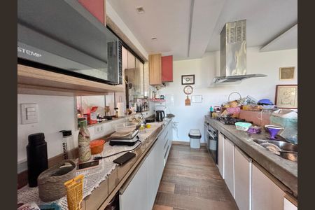 Casa de condomínio à venda com 554m², 5 quartos e 3 vagas Casa de condomínio à venda com 554m², 5 quartos e 3 vagasCozinha