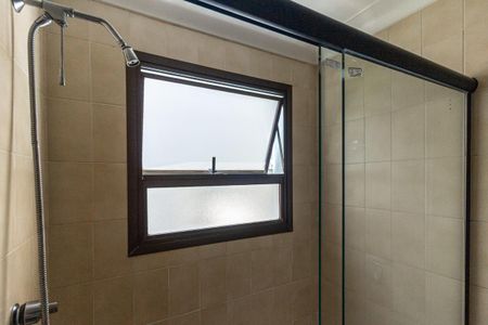 Apartamento à venda com 241m², 3 quartos e 4 vagas Apartamento à venda com 241m², 3 quartos e 4 vagasBanheiro da Suíte 2