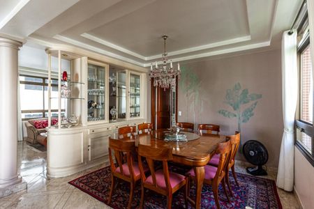 Apartamento à venda com 241m², 3 quartos e 4 vagas Apartamento à venda com 241m², 3 quartos e 4 vagasSala de Jantar
