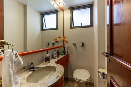 Apartamento à venda com 241m², 3 quartos e 4 vagas Apartamento à venda com 241m², 3 quartos e 4 vagasLavabo