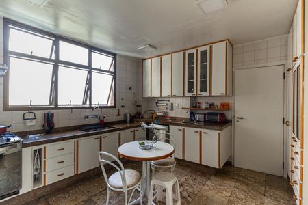 Apartamento à venda com 241m², 3 quartos e 4 vagas Apartamento à venda com 241m², 3 quartos e 4 vagasCozinha