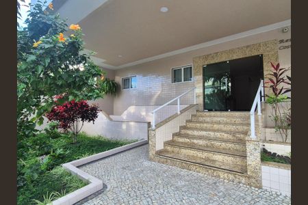 Apartamento à venda com 169m², 3 quartos e 4 vagas Apartamento à venda com 169m², 3 quartos e 4 vagasEntrada